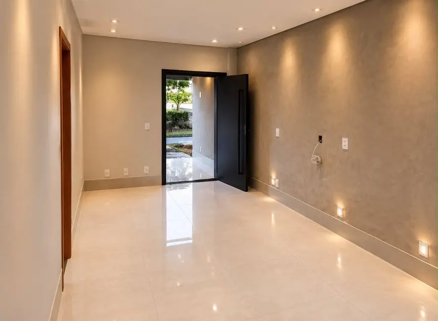 Casa de Condomínio com 3 quartos à venda, 200m2 em Cuiaba - MT - imagem 3 Foto 3 de Casa de Condomínio com 3 quartos à venda, 200m2 em Cuiaba - MT