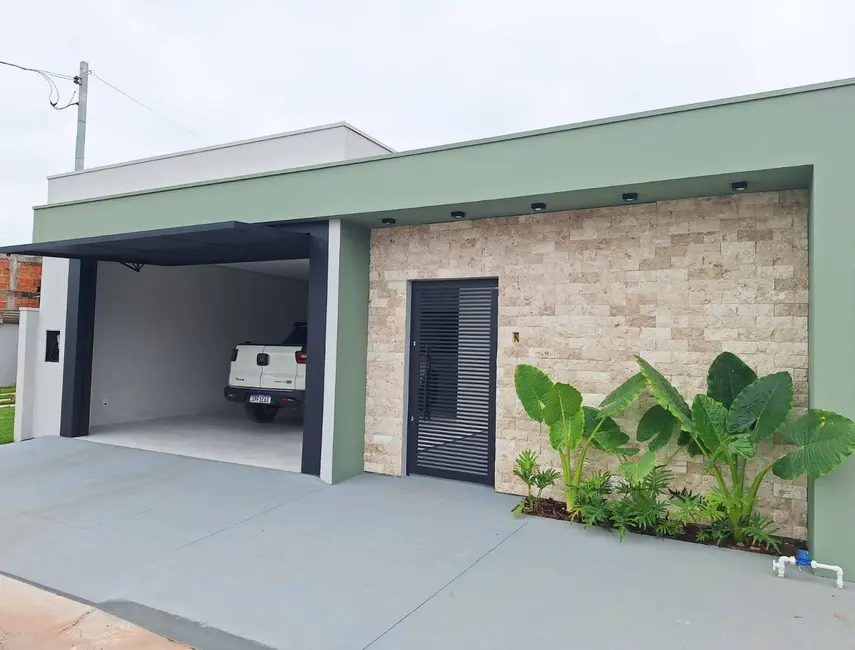 Foto 1 de Casa com 3 quartos à venda, 250m2 em Distrito Industrial, Cuiaba - MT