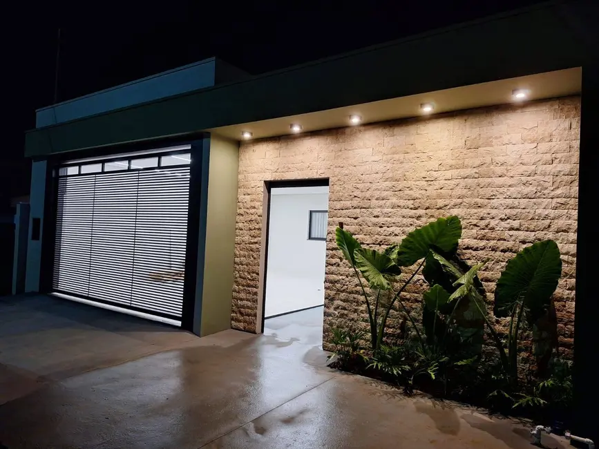Foto 2 de Casa com 3 quartos à venda, 250m2 em Distrito Industrial, Cuiaba - MT