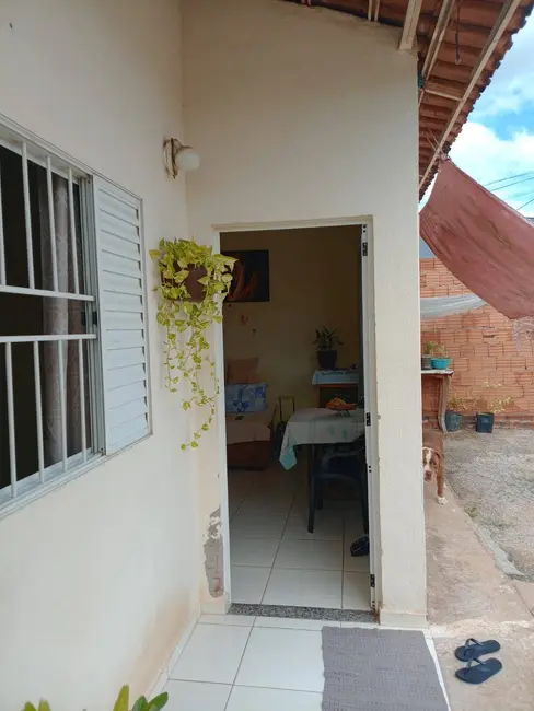 Foto 2 de Casa com 2 quartos à venda, 200m2 em Cuiaba - MT