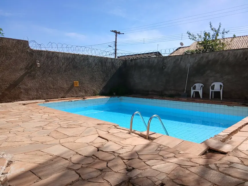 Casa com 5 quartos à venda, 660m2 em Jardim Califórnia, Cuiaba - MT - imagem 3 Foto 3 de Casa com 5 quartos à venda, 660m2 em Jardim Califórnia, Cuiaba - MT
