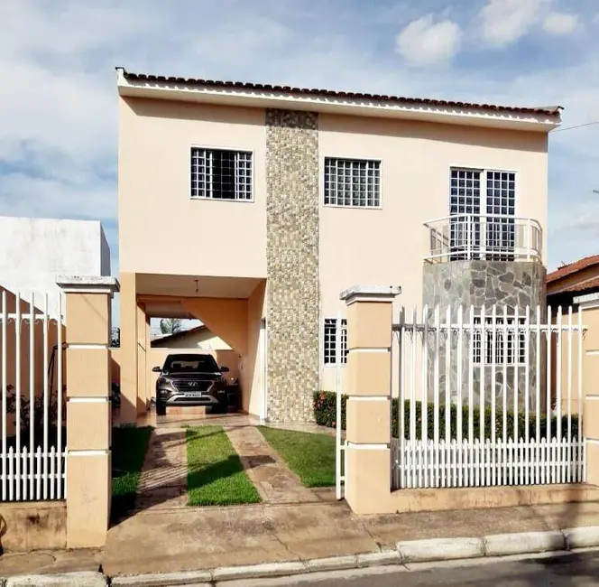 Foto 1 de Casa com 3 quartos à venda, 220m2 em Carumbé, Cuiaba - MT