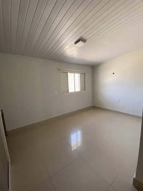 Foto 2 de Casa com 2 quartos à venda e para alugar, 384m2 em Jardim Califórnia, Cuiaba - MT