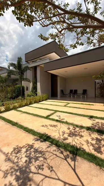 Foto 2 de Casa de Condomínio com 3 quartos à venda, 300m2 em Cuiaba - MT