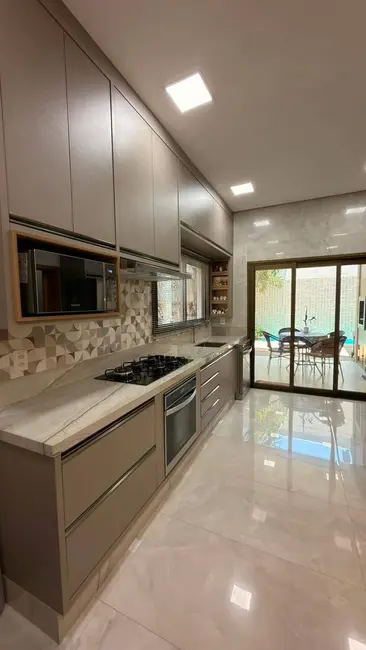 Foto 5 de Casa de Condomínio com 3 quartos à venda, 300m2 em Cuiaba - MT