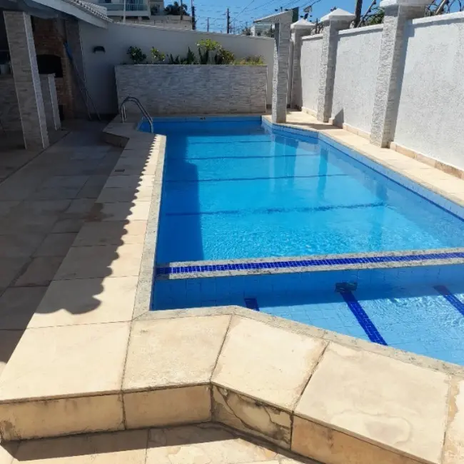 Foto 2 de Casa com 5 quartos para alugar, 164m2 em Praia do Futuro I, Fortaleza - CE