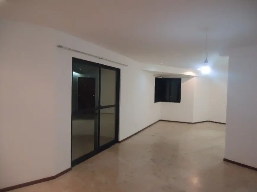 Foto 1 de Casa com 4 quartos para alugar, 165m2 em Casa Forte, Recife - PE