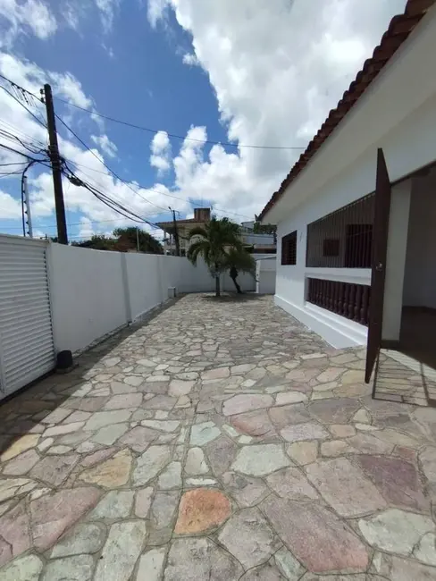 Casa com 3 quartos à venda, 680m2 em Ipês, Joao Pessoa - PB - imagem 5 Foto 5 de Casa com 3 quartos à venda, 680m2 em Ipês, Joao Pessoa - PB