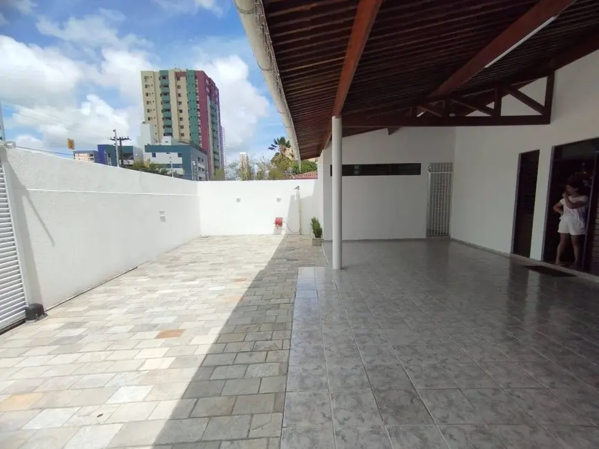 Casa com 4 quartos para alugar, 380m2 em Manaíra, Joao Pessoa - PB - imagem 1 Foto 1 de Casa com 4 quartos para alugar, 380m2 em Manaíra, Joao Pessoa - PB