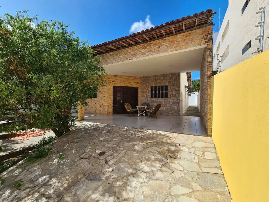 Casa com 4 quartos à venda, 200m2 em Altiplano Cabo Branco, Joao Pessoa - PB - imagem 3 Foto 3 de Casa com 4 quartos à venda, 200m2 em Altiplano Cabo Branco, Joao Pessoa - PB