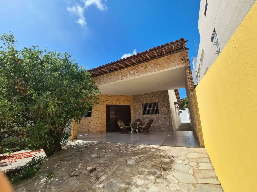 Casa com 4 quartos à venda, 200m2 em Altiplano Cabo Branco, Joao Pessoa - PB - imagem 4 Foto 4 de Casa com 4 quartos à venda, 200m2 em Altiplano Cabo Branco, Joao Pessoa - PB