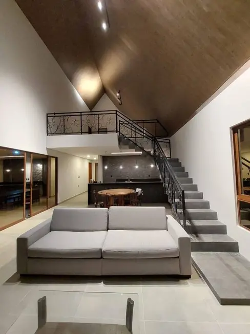 Casa com 5 quartos à venda, 360m2 em Bananeiras - PB - imagem 2 Foto 2 de Casa com 5 quartos à venda, 360m2 em Bananeiras - PB