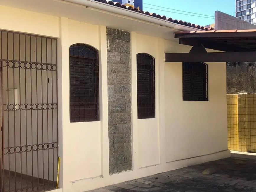 Casa com 4 quartos para alugar, 360m2 em Manaíra, Joao Pessoa - PB - imagem 3 Foto 3 de Casa com 4 quartos para alugar, 360m2 em Manaíra, Joao Pessoa - PB