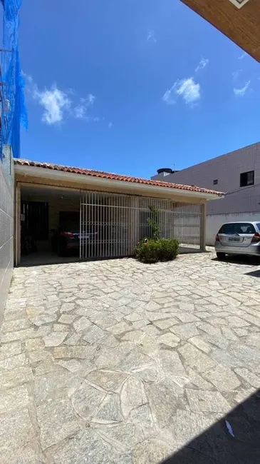 Casa com 3 quartos à venda, 400m2 em Manaíra, Joao Pessoa - PB - imagem 2 Foto 2 de Casa com 3 quartos à venda, 400m2 em Manaíra, Joao Pessoa - PB