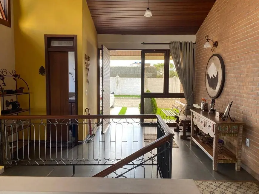 Casa com 3 quartos à venda, 200m2 em Centro, Bananeiras - PB - imagem 8 Foto 8 de Casa com 3 quartos à venda, 200m2 em Centro, Bananeiras - PB