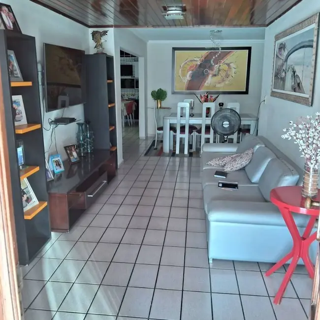 Casa com 5 quartos à venda, 211m2 em Manaíra, Joao Pessoa - PB - imagem 6 Foto 6 de Casa com 5 quartos à venda, 211m2 em Manaíra, Joao Pessoa - PB