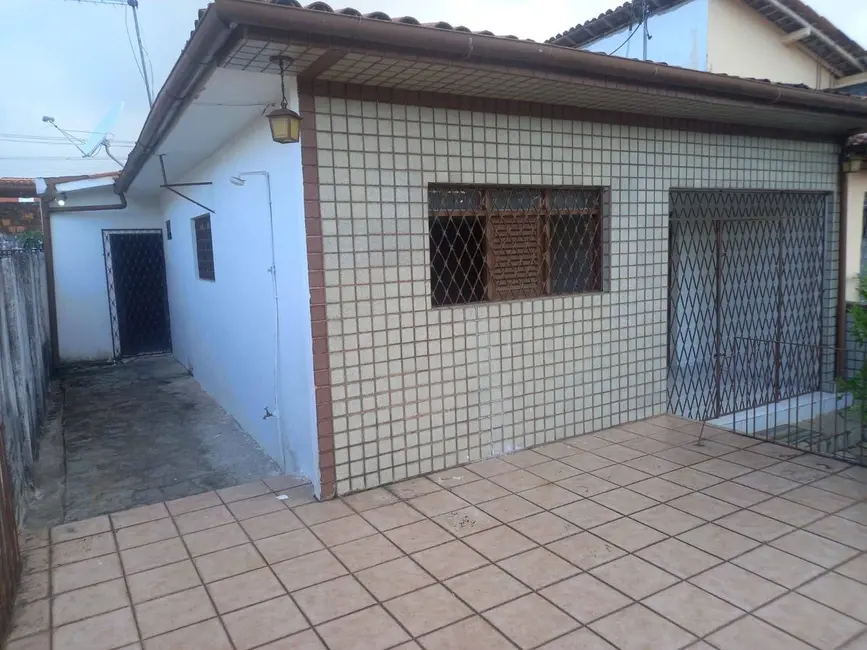 Casa com 4 quartos à venda, 216m2 em Torre, Joao Pessoa - PB - imagem 2 Foto 2 de Casa com 4 quartos à venda, 216m2 em Torre, Joao Pessoa - PB