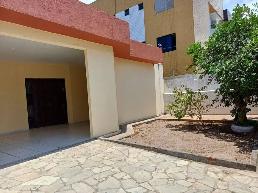 Foto 2 de Casa com 4 quartos para alugar, 210m2 em Bessa, Joao Pessoa - PB