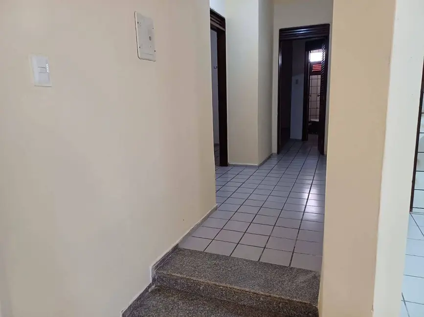 Foto 10 de Casa com 4 quartos para alugar, 210m2 em Bessa, Joao Pessoa - PB