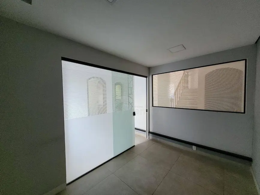 Foto 13 de Casa à venda, 220m2 em Vila Sfeir, Indaiatuba - SP