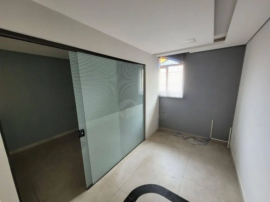 Foto 11 de Casa à venda, 220m2 em Vila Sfeir, Indaiatuba - SP