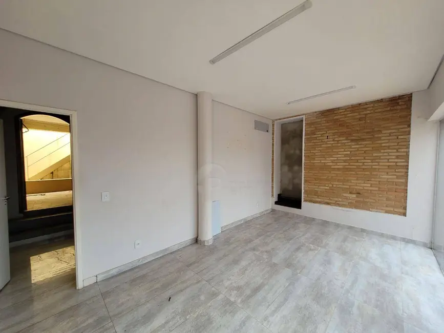 Foto 21 de Casa à venda, 220m2 em Vila Sfeir, Indaiatuba - SP