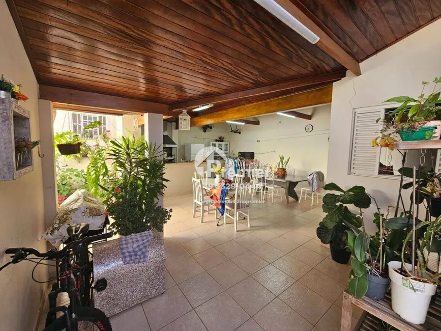 Casa com 3 quartos à venda, 250m2 em Vila Maria Helena, Indaiatuba - SP - imagem 6 Foto 6 de Casa com 3 quartos à venda, 250m2 em Vila Maria Helena, Indaiatuba - SP