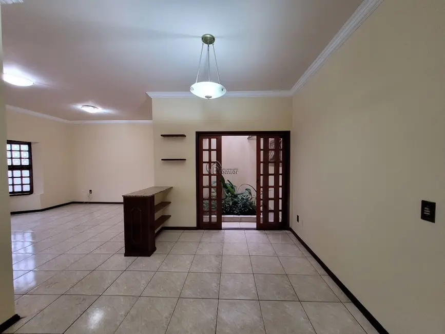 Casa com 3 quartos para alugar, 300m2 em Vila Suíça, Indaiatuba - SP - imagem 7 Foto 7 de Casa com 3 quartos para alugar, 300m2 em Vila Suíça, Indaiatuba - SP