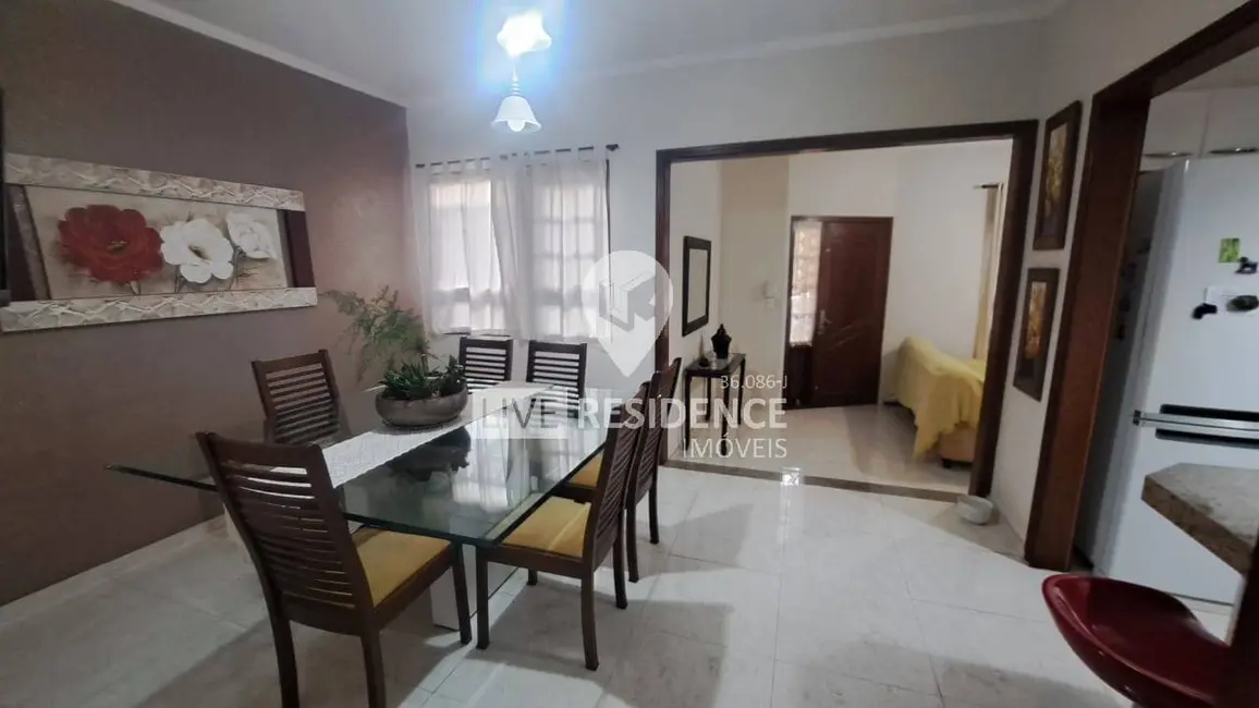 Foto 2 de Casa com 4 quartos à venda, 200m2 em Itatiba - SP