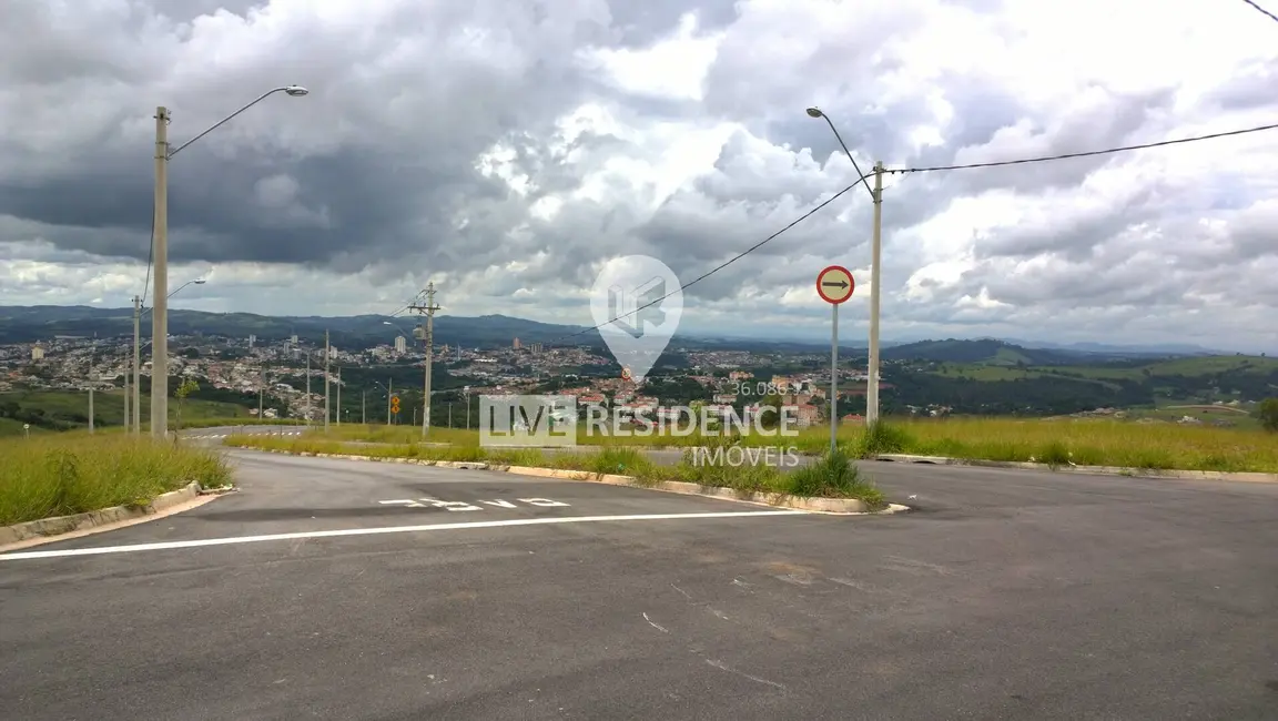 Foto 2 de Terreno / Lote à venda, 351m2 em Itatiba - SP