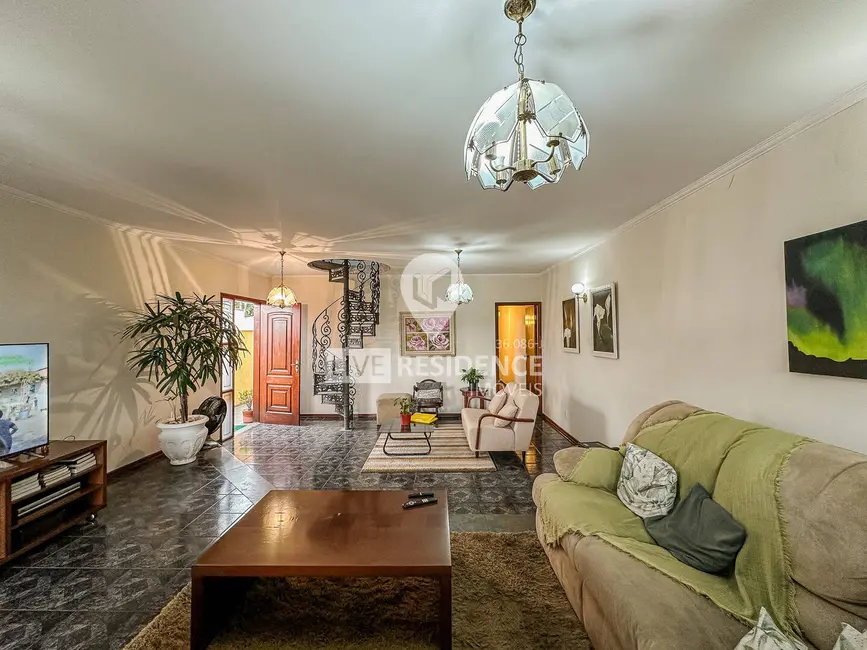 Casa com 3 quartos à venda, 426m2 em Centro, Itatiba - SP - imagem 3 Foto 3 de Casa com 3 quartos à venda, 426m2 em Centro, Itatiba - SP