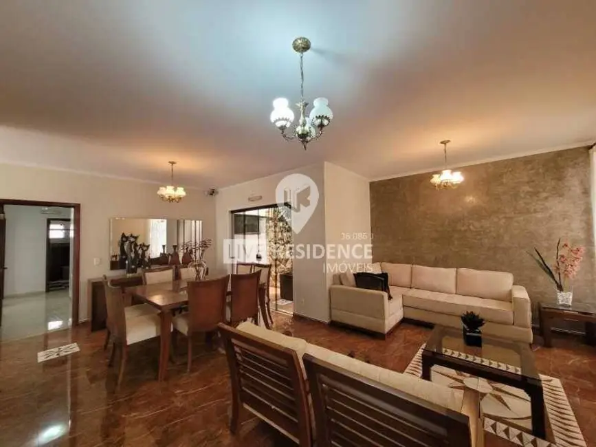 Foto 1 de Casa com 3 quartos à venda, 261m2 em Itatiba - SP
