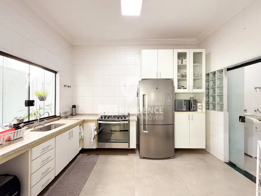 Foto 6 de Casa com 3 quartos à venda, 194m2 em Recanto do Parque, Itatiba - SP