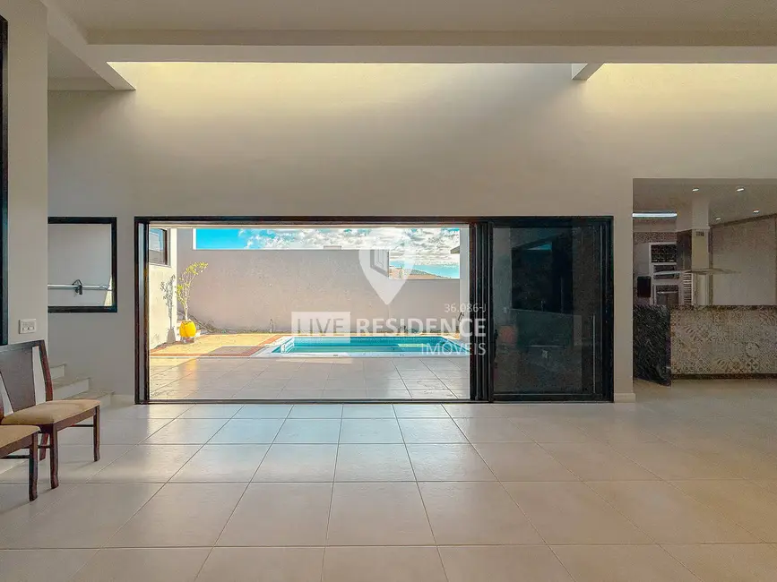 Casa de Condomínio com 3 quartos à venda, 302m2 em Centro, Itatiba - SP - imagem 3 Foto 3 de Casa de Condomínio com 3 quartos à venda, 302m2 em Centro, Itatiba - SP