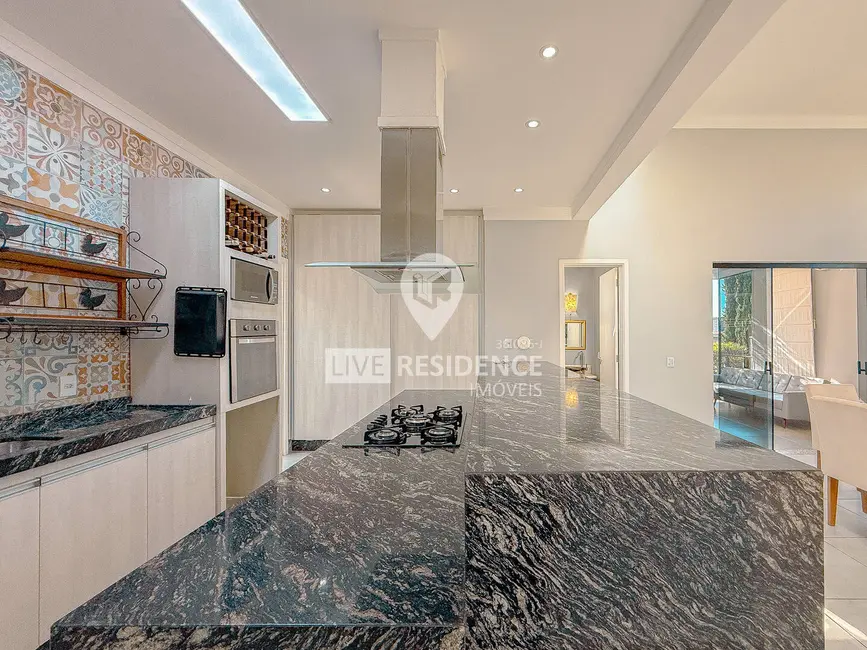 Casa de Condomínio com 3 quartos à venda, 302m2 em Centro, Itatiba - SP - imagem 5 Foto 5 de Casa de Condomínio com 3 quartos à venda, 302m2 em Centro, Itatiba - SP