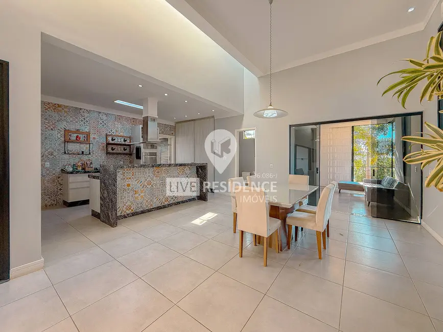 Casa de Condomínio com 3 quartos à venda, 302m2 em Centro, Itatiba - SP - imagem 4 Foto 4 de Casa de Condomínio com 3 quartos à venda, 302m2 em Centro, Itatiba - SP