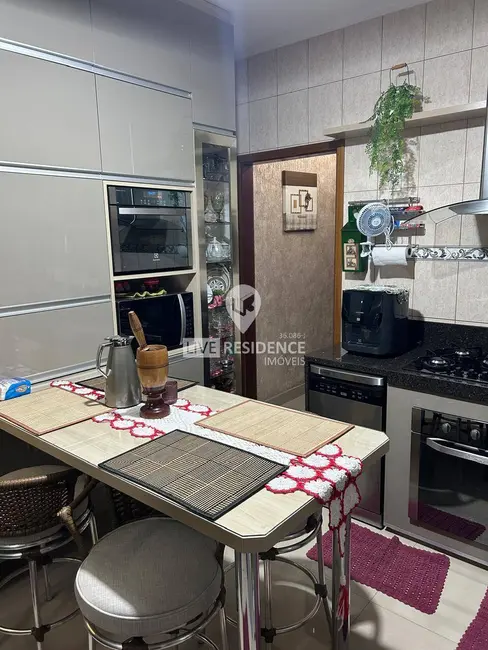 Foto 7 de Casa com 4 quartos à venda, 180m2 em Jardim Virgínia, Itatiba - SP