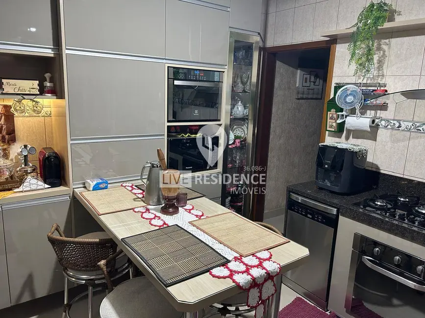 Foto 9 de Casa com 4 quartos à venda, 180m2 em Jardim Virgínia, Itatiba - SP