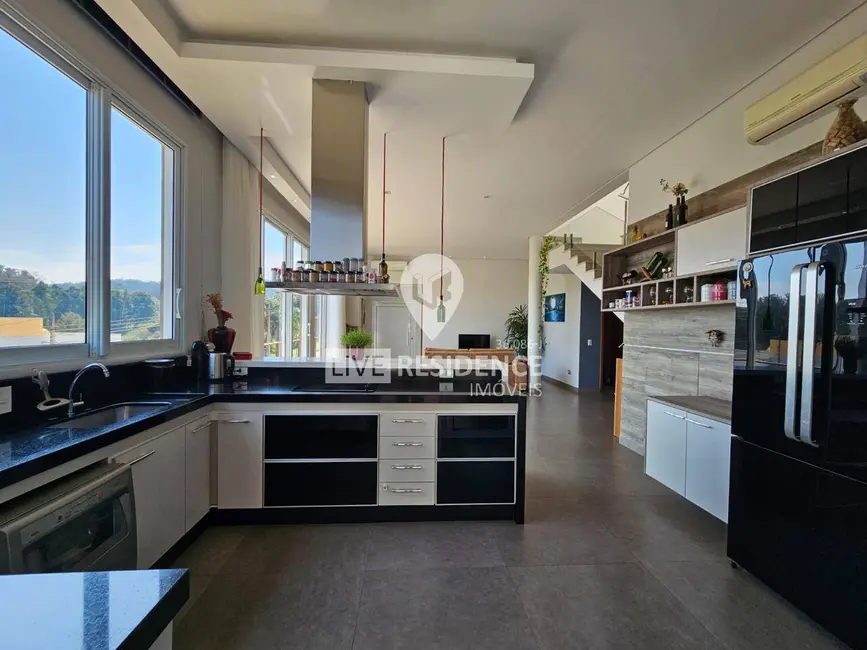 Casa de Condomínio com 3 quartos à venda, 249m2 em Itatiba - SP - imagem 4 Foto 4 de Casa de Condomínio com 3 quartos à venda, 249m2 em Itatiba - SP