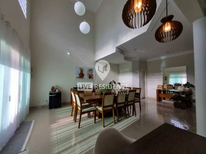 Casa de Condomínio com 3 quartos à venda, 300m2 em Itatiba - SP - imagem 1 Foto 1 de Casa de Condomínio com 3 quartos à venda, 300m2 em Itatiba - SP