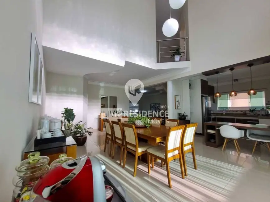 Casa de Condomínio com 3 quartos à venda, 300m2 em Itatiba - SP - imagem 2 Foto 2 de Casa de Condomínio com 3 quartos à venda, 300m2 em Itatiba - SP