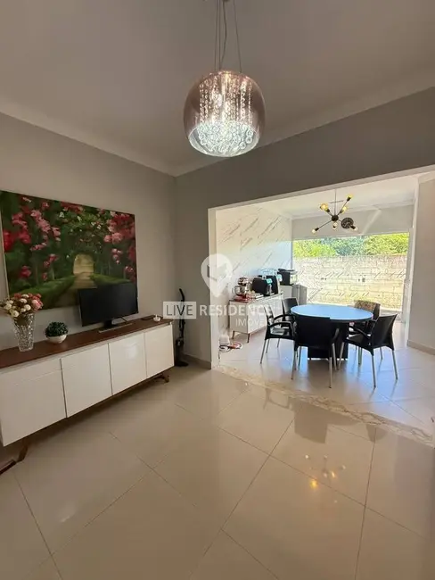 Casa com 3 quartos à venda, 198m2 em Jardim Verona, Itatiba - SP - imagem 1 Foto 1 de Casa com 3 quartos à venda, 198m2 em Jardim Verona, Itatiba - SP