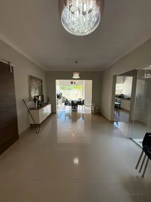 Casa com 3 quartos à venda, 198m2 em Jardim Verona, Itatiba - SP - imagem 6 Foto 6 de Casa com 3 quartos à venda, 198m2 em Jardim Verona, Itatiba - SP