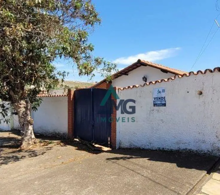 Foto 1 de Casa com 4 quartos à venda, 300m2 em Tres Coracoes - MG