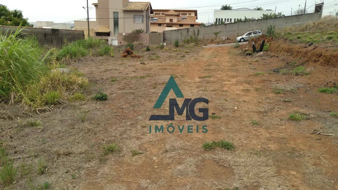 Foto 2 de Terreno / Lote à venda, 675m2 em Tres Coracoes - MG