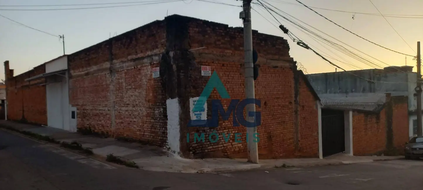 Foto 1 de Armazém / Galpão à venda, 668m2 em Tres Coracoes - MG