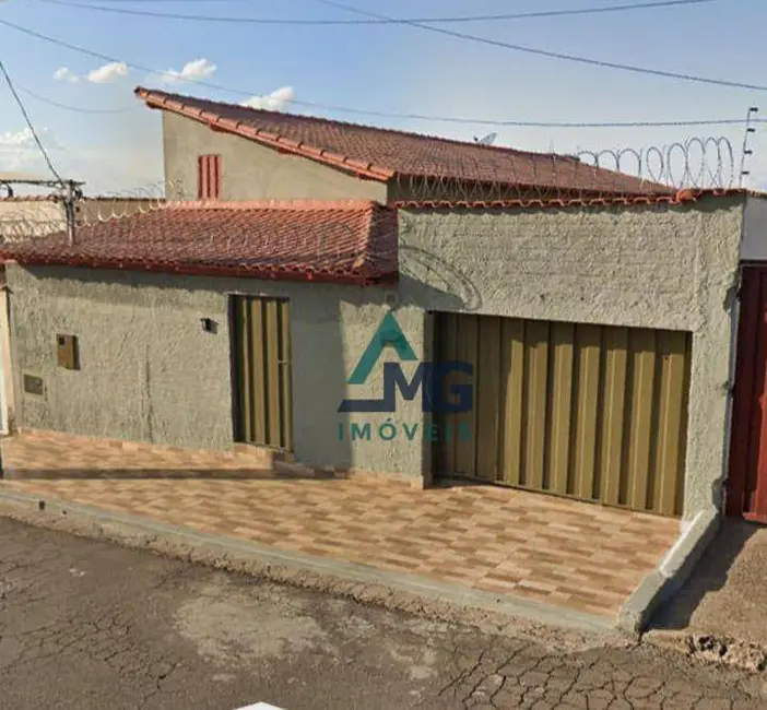 Foto 1 de Casa com 3 quartos à venda, 200m2 em Tres Coracoes - MG