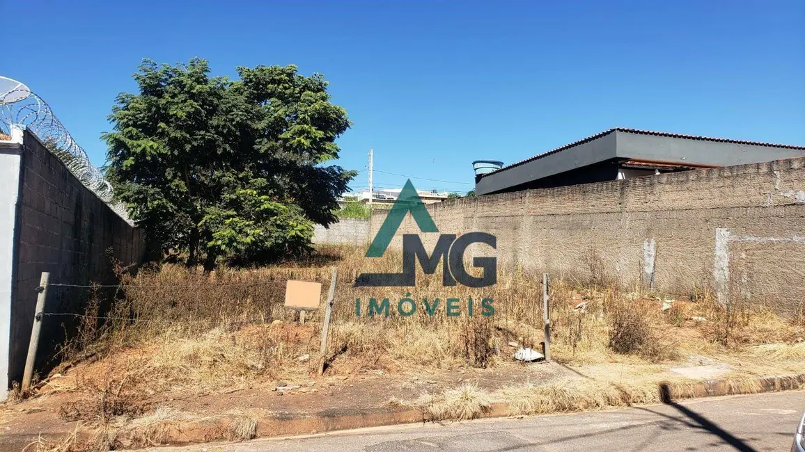 Foto 3 de Terreno / Lote à venda, 360m2 em Tres Coracoes - MG