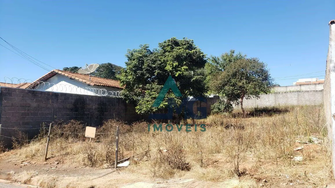 Foto 1 de Terreno / Lote à venda, 360m2 em Tres Coracoes - MG