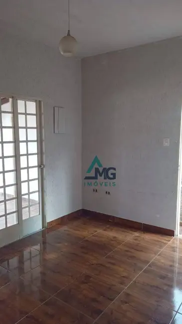Foto 4 de Casa com 5 quartos à venda, 200m2 em Tres Coracoes - MG